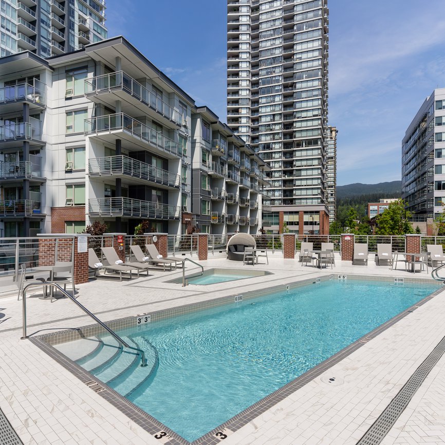 port moody furnished apartment with outdoor pool and hot tub