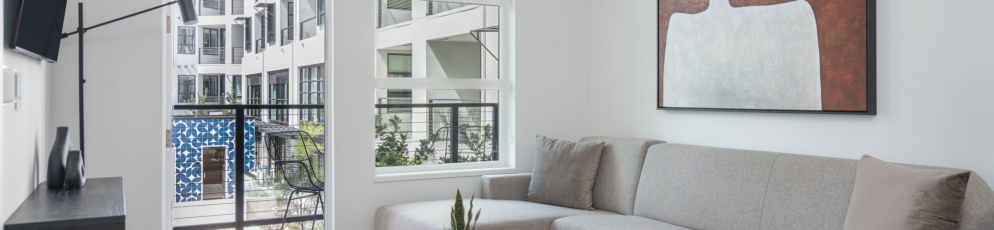 Level Hollywood - One Bedroom Suite (2)