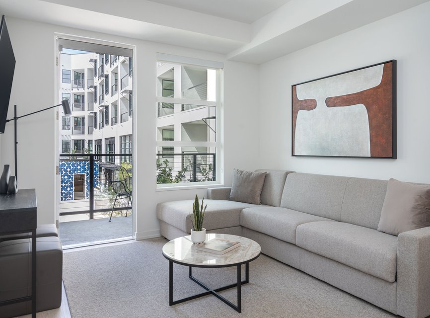 Level Hollywood - One Bedroom Suite (2)