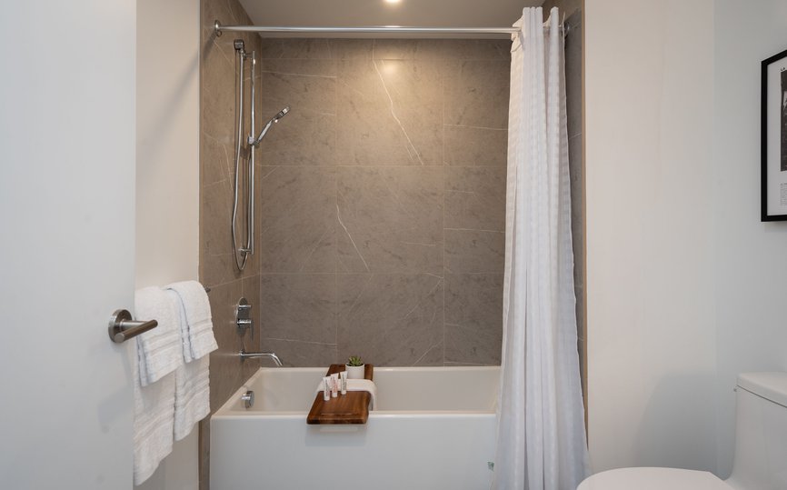 Level Hollywood - Two Bedroom Suite (20)