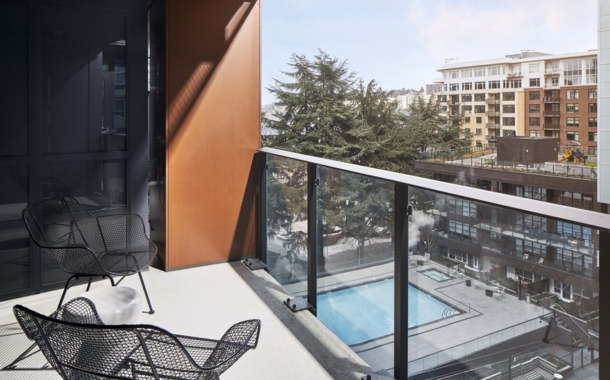 studio balcony at level seattle south lake union with a pool view