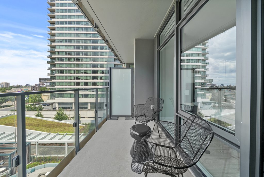 open balcony at level chicago fulton market with chicago city view